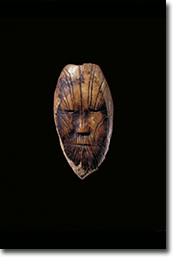 An ivory carving between 3,900 and 3,600 years old — the oldest known depiction of a human face in Canada.
Canadian Museum of History, S97-13698, IMG2013-0146-0008-Dm
