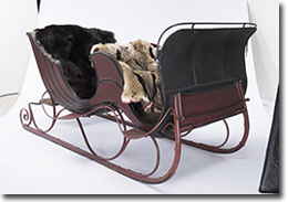 Cabriolet sleigh made in Québec City, featured in the Canadian Pavilion at the Great Exhibition of 1851 in London, England.
Musées de la civilisation, Collection de voitures hippomobiles Paul-Bienvenu, 2010.1596
