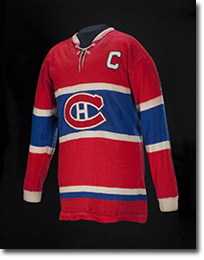 A hockey jersey belonging to Maurice “Rocket” Richard.
Canadian Museum of History, 2002.81.44, IMG2014-0144-0001-Dm
