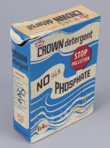 Following the federal government’s decision in 1970 to limit the phosphate content of detergents, detergent makers began to use environmental responsibility as a key selling point. This box of Crown detergent from the early 1970s urged consumers to “stop pollution” by switching to Crown’s “no phosphate” formula. Canadian Museum of History, T-1319, IMG2015-0022-0098-Dm.