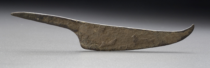 Knife, Laurentian Archaic, Ottawa Valley, 6,100 years ago Native copper Canadian Museum of History, BkGg-11:1053
