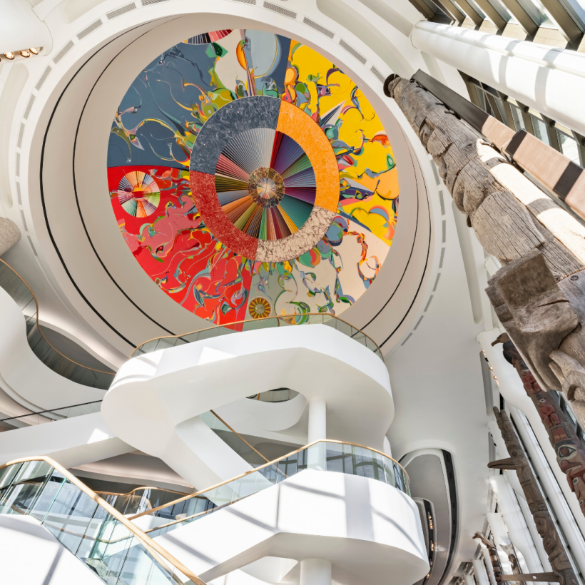 La peinture Étoile du Matin d'Alex Janvier au plafond du Musée canadien de l'histoire