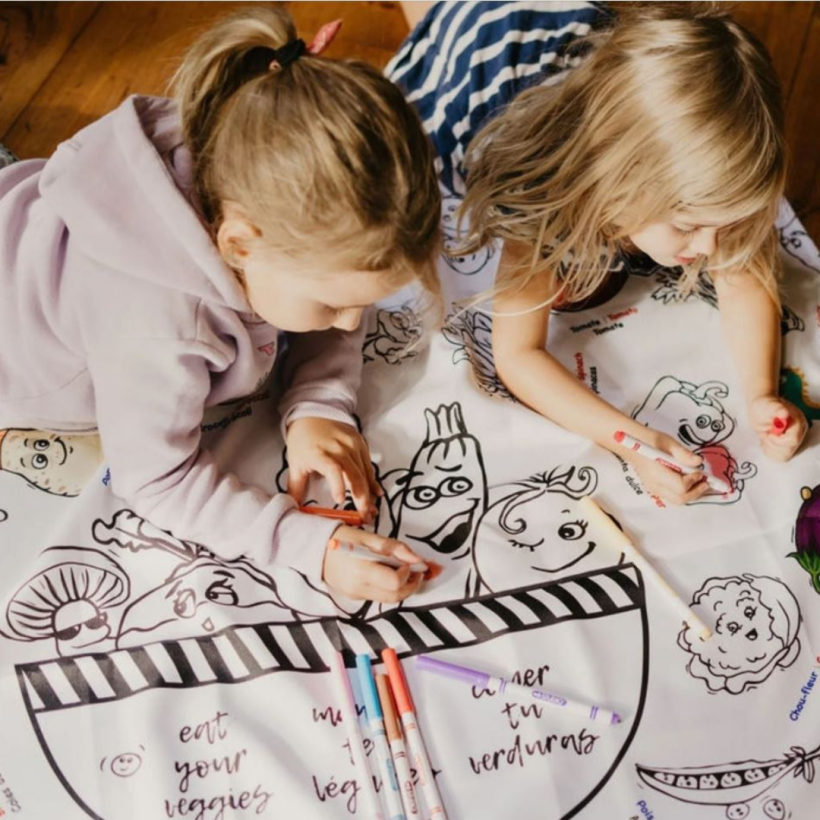 Tablecloth to color vegetable to draw