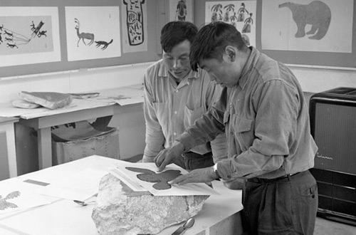 Iyola Kingwatsiaq and Eegyvudluk Pootoogook creating a stone block print