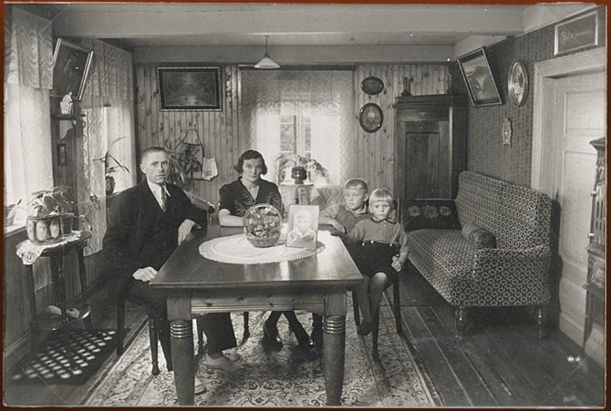 Frederik, Anna, Chris, and Sigvard Bennedsen, ca 1938