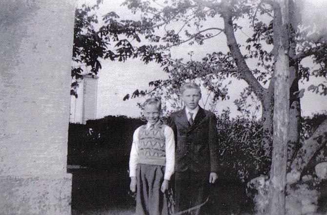 Sigvard and Chris Bennedsen at Chris’s confirmation, 1944. 