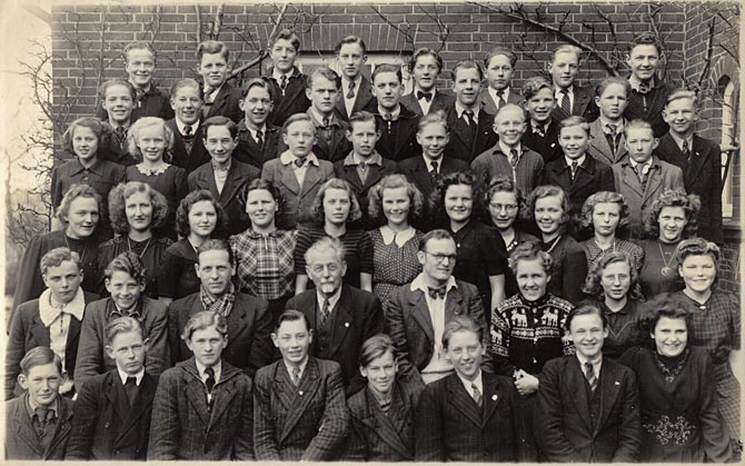 Chris Bennedsen’s class photo, ca 1945