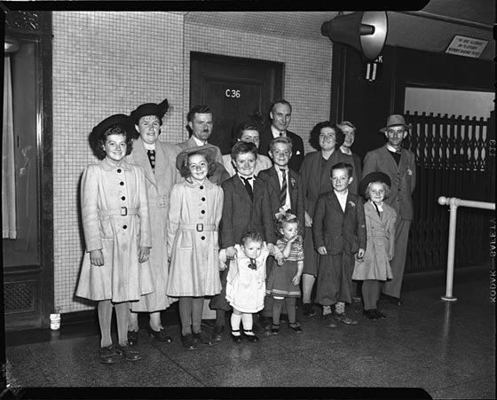 Dutch immigrants arriving at Union Station, September 18, 1948