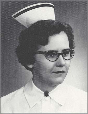 Civilisations.ca - Cent ans de coiffes d'infirmières - Évolution de la  coiffe d'infirmière