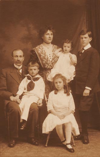 Photograph of the Brittain Family, Ottawa, Ontario