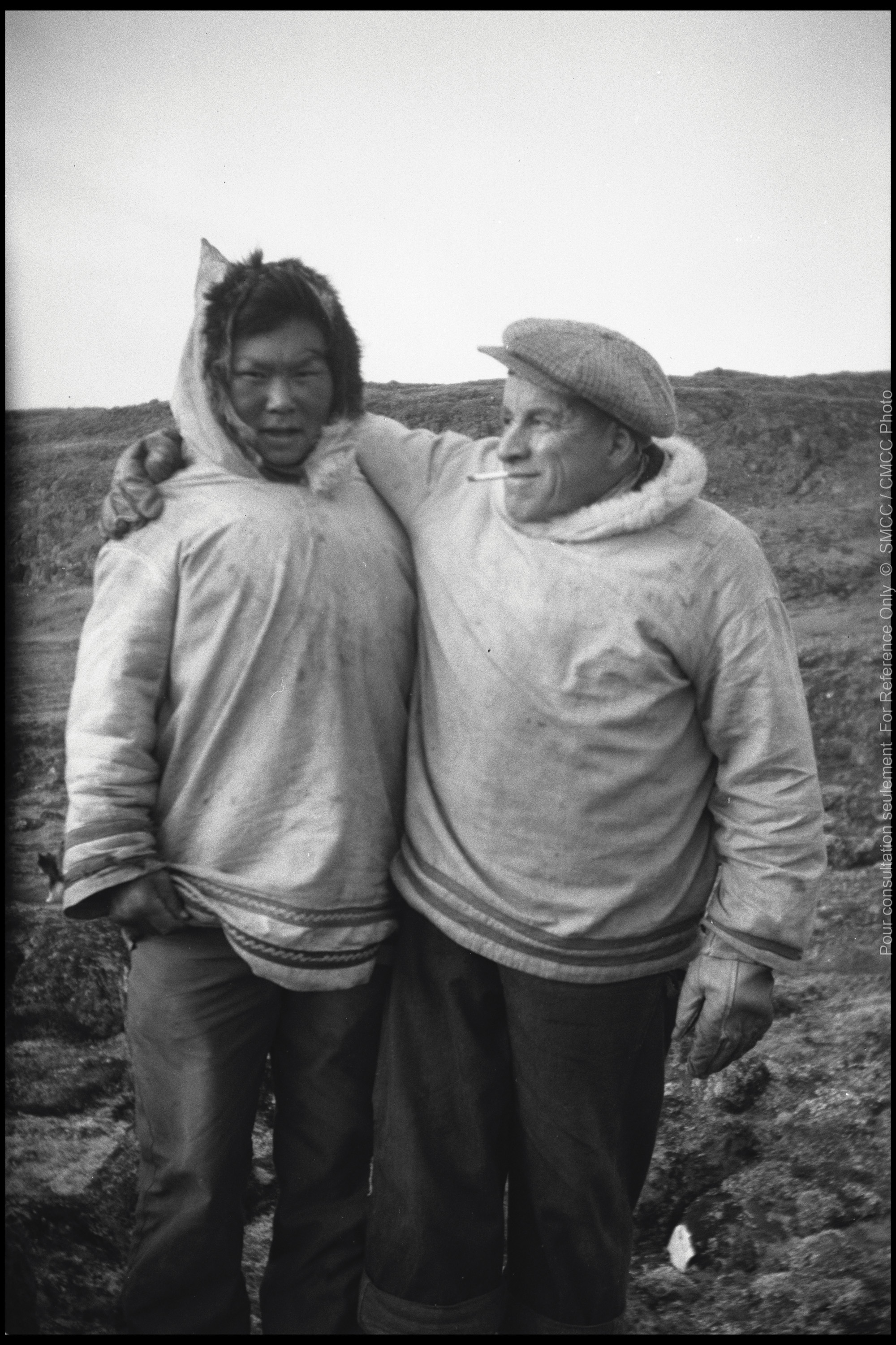 Homme blanc avec un Inuit = White man with an Inuit man | Canadian Museum  of History