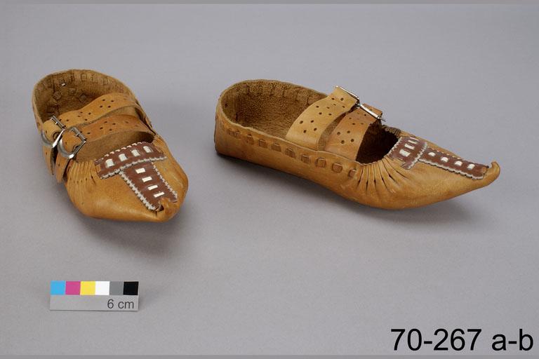shoe-polish applicator  Canadian Museum of History