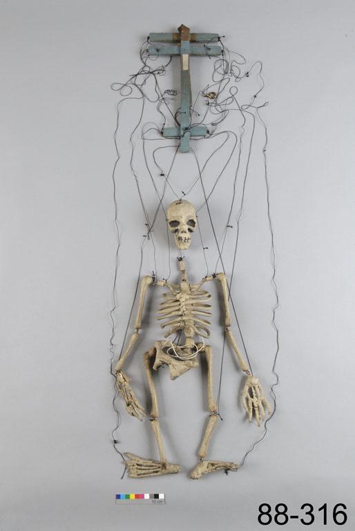 Skeleton marionette