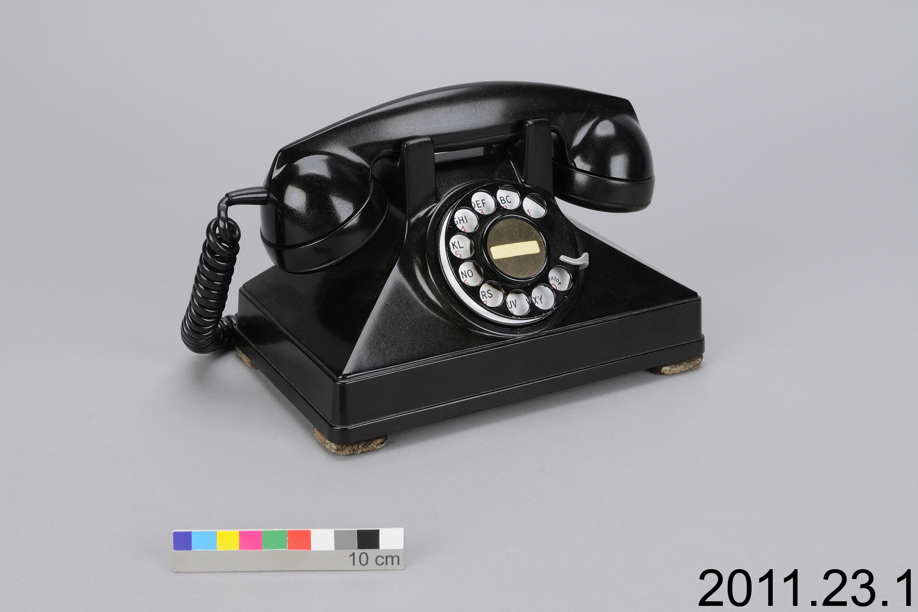 25 Artifacts: Rotary Telephone – Diefenbunker Museum