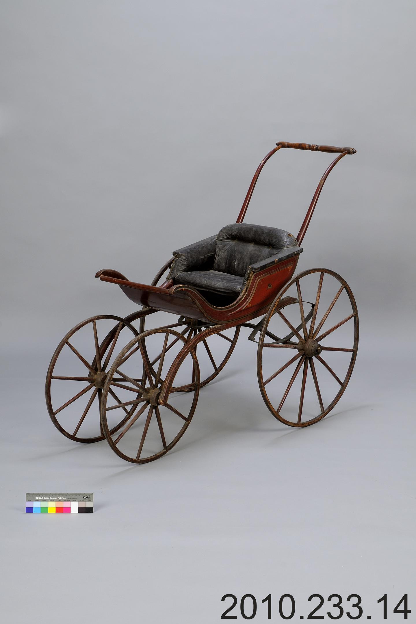 baby carriage Canadian Museum of History