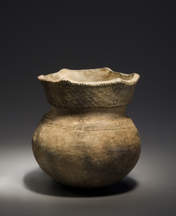 Cooking pot, St. Lawrence Iroquoian, Central Ottawa Valley, about 450 years ago Ceramic Canadian Museum of History, VIII-E:14