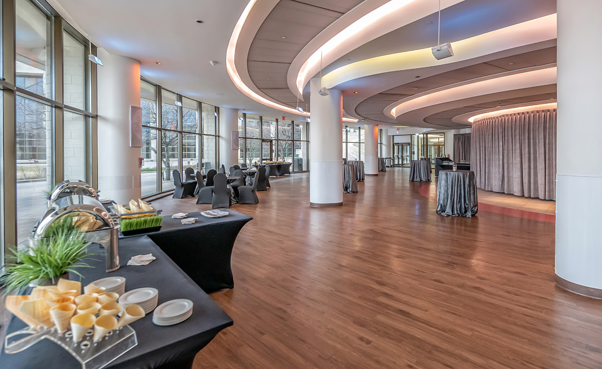 The Canadian Museum of History offers a spacious room equipped with tables and chairs, along with a grand window providing ample natural light.