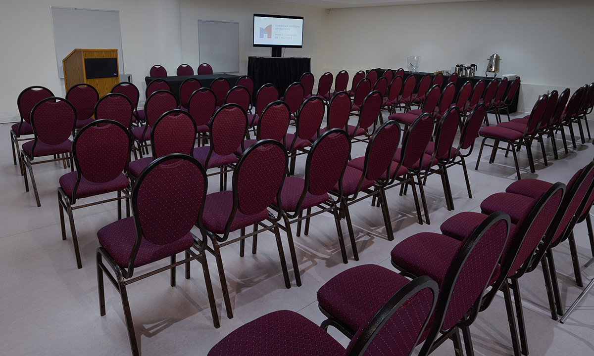 Chairs, configuration: theatre-style